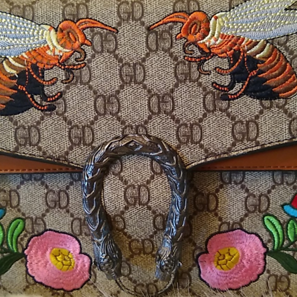 Bee and Roses GD Pattern Crossbody Shoulder Bag - Picture 7 of 8